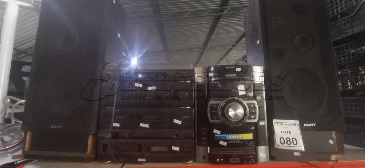 LOTE 080 - 01 MINI SYSTEM MARCA GENEZI E 01 APARELHO DE SOM 3 EM 1 MODELO SS-7700 MARCA CCE E 01 CAIXA DE SOM MODELO SS-B1212 MARCA SONY. (NO ESTADO) ATENÇÃO! FAZER A VISITAÇÃO ANTES DE ARREMATAR, NÃO SABEMOS SE FUNCIONA, LEILÃO NÃO TEM GARANTIA E NEM DEVOLUÇÃO, SUJEITO A POSSÍVEIS AVARIAS VISÍVEIS/OCULTAS E/OU AUSÊNCIA DE COMPONENTES.