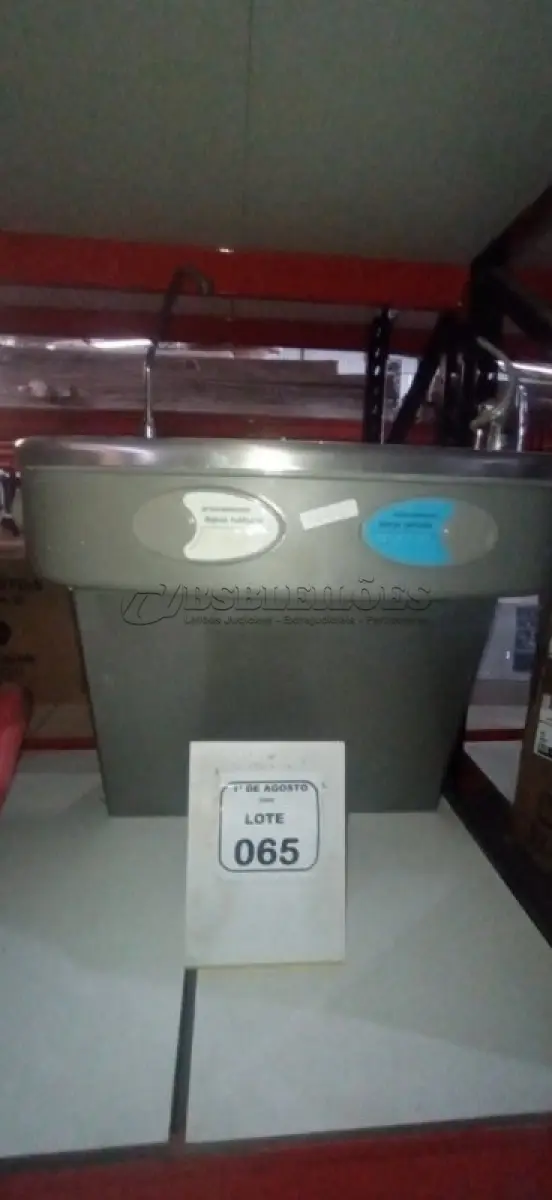 LOTE 065 - 01 BEBEDOURO DE PAREDE EM INOX. (NO ESTADO) ATENÇÃO! FAZER A VISITAÇÃO ANTES DE ARREMATAR, NÃO SABEMOS SE FUNCIONA, LEILÃO NÃO TEM GARANTIA E NEM DEVOLUÇÃO, SUJEITO A POSSÍVEIS AVARIAS VISÍVEIS/OCULTAS E/OU AUSÊNCIA DE COMPONENTES.