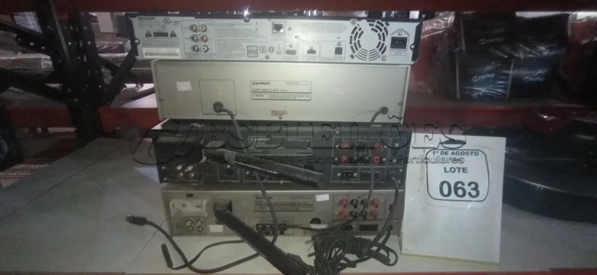 LOTE 063 - 01 BLU-RAY MARCA SHARP, 01 CASSETE DECK, 01 RECEIVER E 01 SINTONIZADOR FM/AM MARCA GRADIENTE. (NO ESTADO) ATENÇÃO! FAZER A VISITAÇÃO ANTES DE ARREMATAR, NÃO SABEMOS SE FUNCIONA, LEILÃO NÃO TEM GARANTIA E NEM DEVOLUÇÃO, SUJEITO A POSSÍVEIS AVARIAS VISÍVEIS/OCULTAS E/OU AUSÊNCIA DE COMPONENTES.