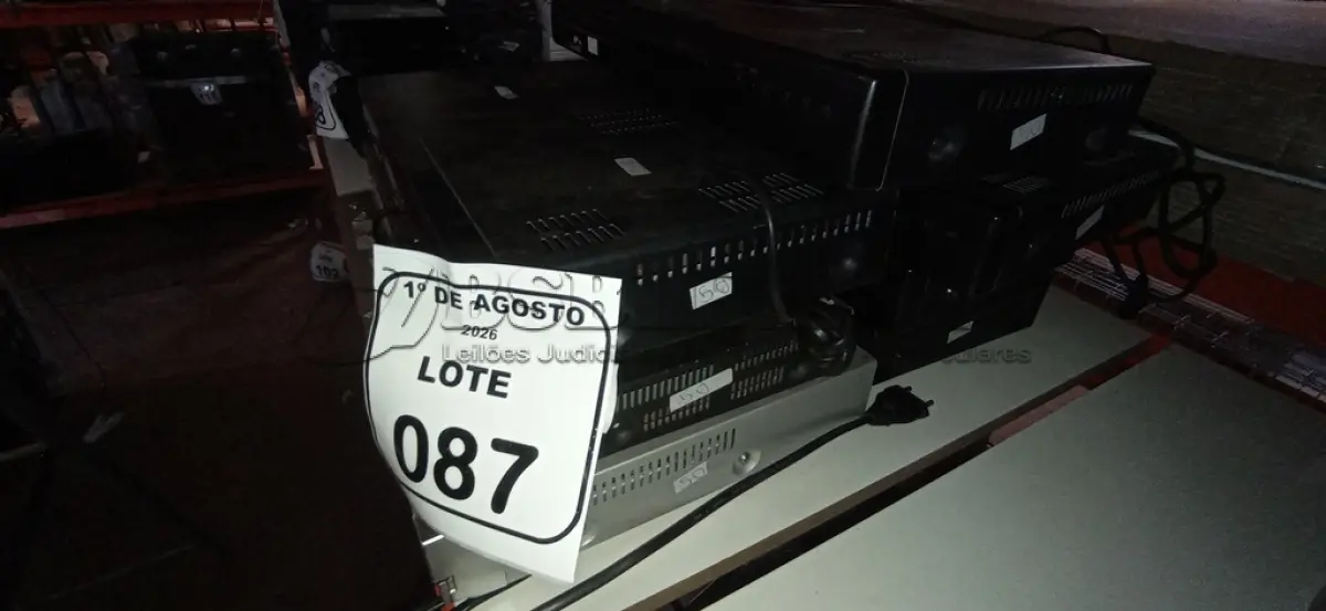 LOTE 087 - 07 APARELHOS DE DVD DE MARCAS E MODELOS DIVERSOS. (NO ESTADO) ATENÇÃO! FAZER A VISITAÇÃO ANTES DE ARREMATAR, NÃO SABEMOS SE FUNCIONA, LEILÃO NÃO TEM GARANTIA E NEM DEVOLUÇÃO, SUJEITO A POSSÍVEIS AVARIAS VISÍVEIS/OCULTAS E/OU AUSÊNCIA DE COMPONENTES.