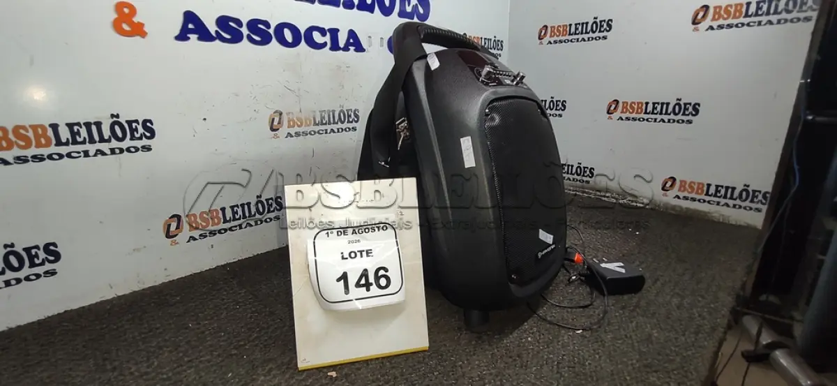 LOTE 146 - 01 CAIXA DE SOM PORTÁTIL 100W COM MICROFONE MARCA GO! (NO ESTADO) ATENÇÃO! FAZER A VISITAÇÃO ANTES DE ARREMATAR, NÃO SABEMOS SE FUNCIONA, LEILÃO NÃO TEM GARANTIA E NEM DEVOLUÇÃO, SUJEITO A POSSÍVEIS AVARIAS VISÍVEIS/OCULTAS E/OU AUSÊNCIA DE COMPONENTES.