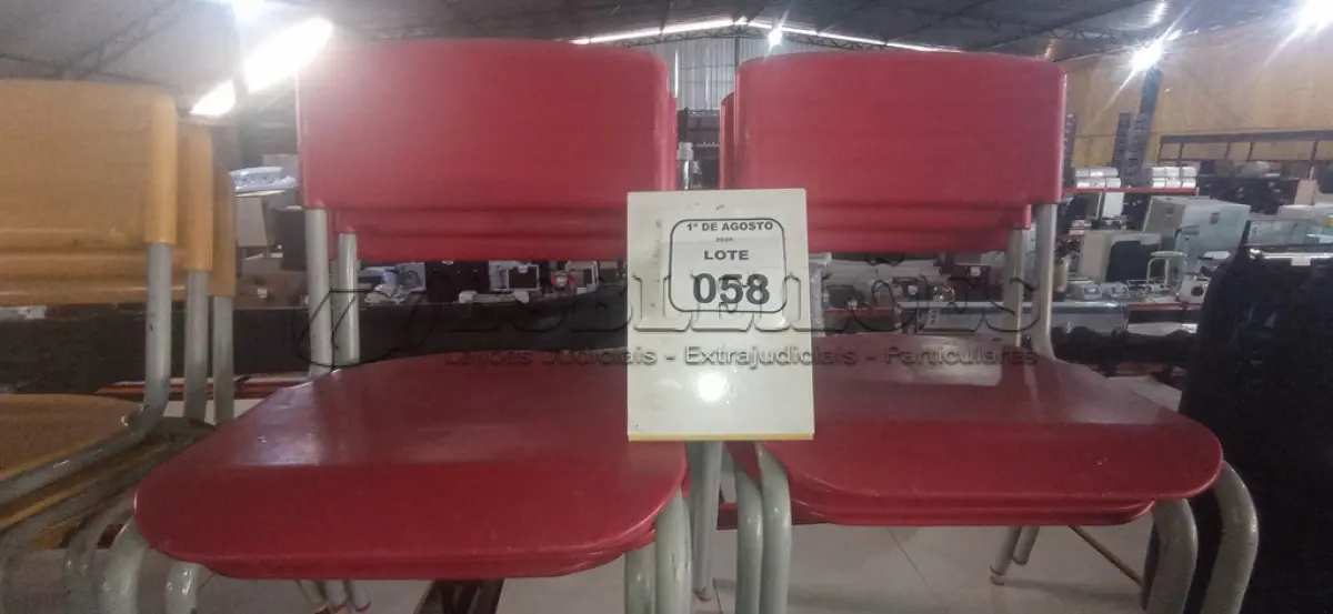 LOTE 058 - 06 CADEIRAS INFANTIS NA COR VERMELHA. (NO ESTADO) ATENÇÃO! FAZER A VISITAÇÃO ANTES DE ARREMATAR, NÃO SABEMOS SE FUNCIONA, LEILÃO NÃO TEM GARANTIA E NEM DEVOLUÇÃO, SUJEITO A POSSÍVEIS AVARIAS VISÍVEIS/OCULTAS E/OU AUSÊNCIA DE COMPONENTES.