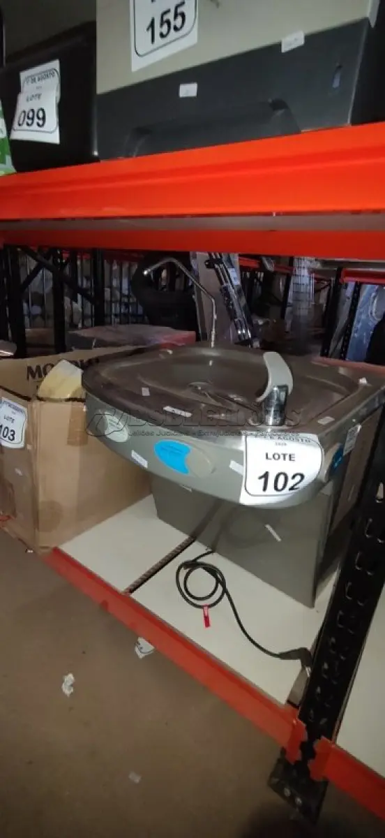LOTE 102 - 01 BEBEDOURO DE PAREDE EM INOX. (NO ESTADO) ATENÇÃO! FAZER A VISITAÇÃO ANTES DE ARREMATAR, NÃO SABEMOS SE FUNCIONA, LEILÃO NÃO TEM GARANTIA E NEM DEVOLUÇÃO, SUJEITO A POSSÍVEIS AVARIAS VISÍVEIS/OCULTAS E/OU AUSÊNCIA DE COMPONENTES.