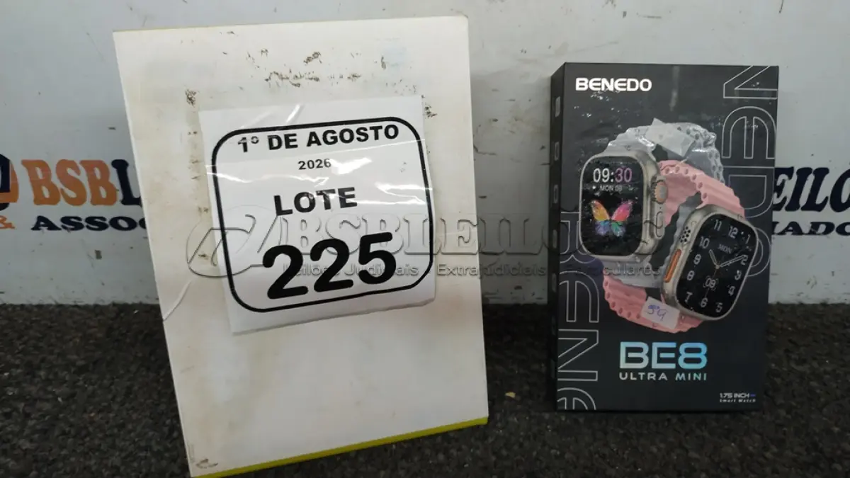 LOTE 225 - 01 SMART WATCH MODELO BE8 ULTRA MINI MARCA BENEDO. (NO ESTADO) ATENÇÃO! FAZER A VISITAÇÃO ANTES DE ARREMATAR, NÃO SABEMOS SE FUNCIONA, LEILÃO NÃO TEM GARANTIA E NEM DEVOLUÇÃO, SUJEITO A POSSÍVEIS AVARIAS VISÍVEIS/OCULTAS E/OU AUSÊNCIA DE COMPONENTES.