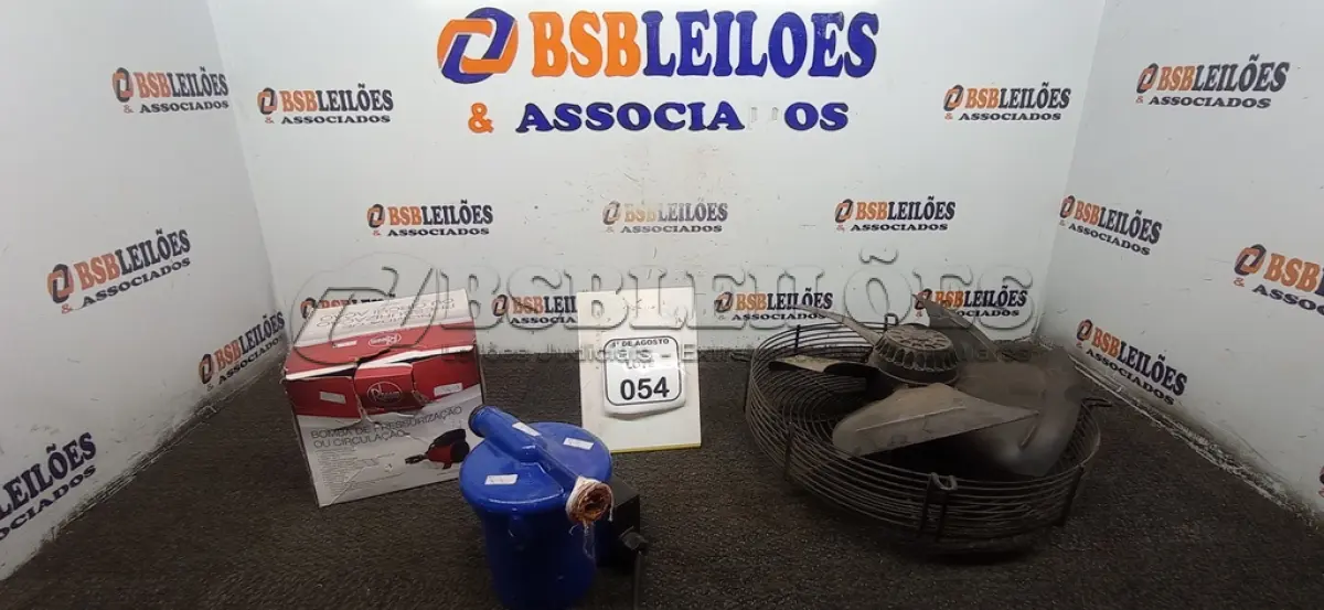 LOTE 054 - 01 MOTOR VENTILADOR AXIAL E 01 BOMBA DE PRESSURIZAÇÃO. (NO ESTADO) ATENÇÃO! FAZER A VISITAÇÃO ANTES DE ARREMATAR, NÃO SABEMOS SE FUNCIONA, LEILÃO NÃO TEM GARANTIA E NEM DEVOLUÇÃO, SUJEITO A POSSÍVEIS AVARIAS VISÍVEIS/OCULTAS E/OU AUSÊNCIA DE COMPONENTES.
