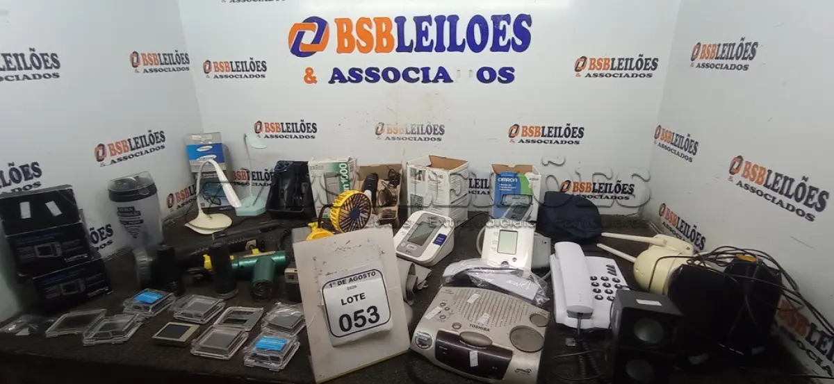 LOTE 053 - 01 LOTE COM ÓCULOS 3D, 01 LCD BACKPAC MARCA GOPRO, MÁQUINAS DE CORTAR CABELO, MEDIDORES DE PRESSÃO E ELETRÔNICOS DIVERSOS. (NO ESTADO) ATENÇÃO! FAZER A VISITAÇÃO ANTES DE ARREMATAR, NÃO SABEMOS SE FUNCIONA, LEILÃO NÃO TEM GARANTIA E NEM DEVOLUÇÃO, SUJEITO A POSSÍVEIS AVARIAS VISÍVEIS/OCULTAS E/OU AUSÊNCIA DE COMPONENTES.