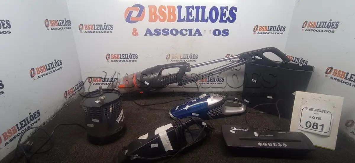 LOTE 081 - 01 FRAGMENTADORA DE PAPEL, 03 ASPIRADORES DE PÓ DE MARCAS E MODELOS DIVERSOS E 01 MOTOR DE LIQUIDIFICADOR. (NO ESTADO) ATENÇÃO! FAZER A VISITAÇÃO ANTES DE ARREMATAR, NÃO SABEMOS SE FUNCIONA, LEILÃO NÃO TEM GARANTIA E NEM DEVOLUÇÃO, SUJEITO A POSSÍVEIS AVARIAS VISÍVEIS/OCULTAS E/OU AUSÊNCIA DE COMPONENTES.