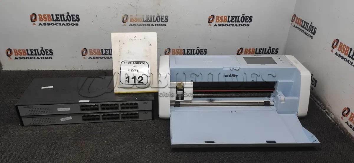 LOTE 112 - 01 MÁQUINA DE CORTE COM SCANNER INTEGRADO MODELO SDX225 MARCA BROTHER E 02 SWITCHES 24 PORTAS CADA MARCA INTELBRAS. (NO ESTADO) ATENÇÃO! FAZER A VISITAÇÃO ANTES DE ARREMATAR, NÃO SABEMOS SE FUNCIONA, LEILÃO NÃO TEM GARANTIA E NEM DEVOLUÇÃO, SUJEITO A POSSÍVEIS AVARIAS VISÍVEIS/OCULTAS E/OU AUSÊNCIA DE COMPONENTES.