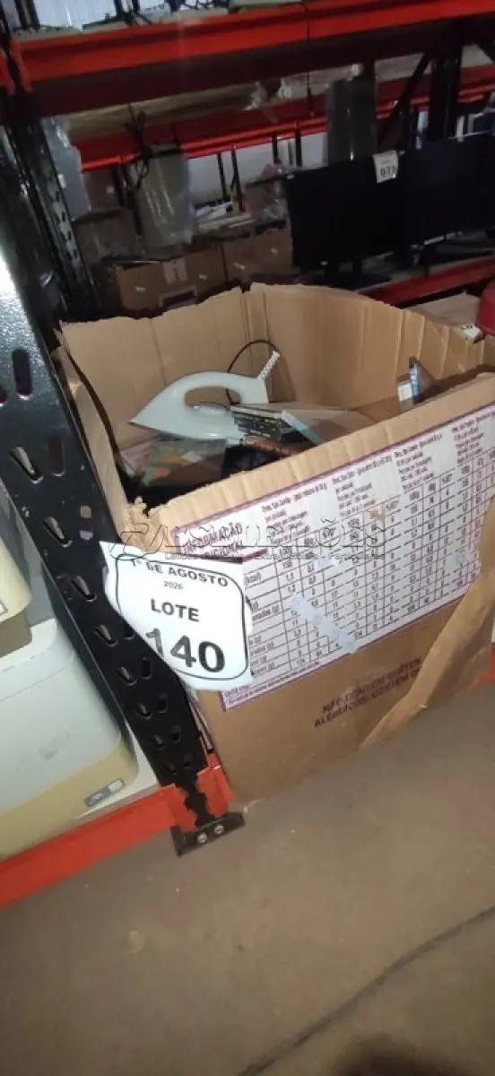 LOTE 140 - 01 IRRIGADOR ORAL PORTÁTIL, 02 FERROS DE PASSAR MARCA ARNO E GRANDE QUANTIDADE DE PRATOS DE LOUÇA E CDS E DVDS DIVERSOS. (NO ESTADO) ATENÇÃO! FAZER A VISITAÇÃO ANTES DE ARREMATAR, NÃO SABEMOS SE FUNCIONA, LEILÃO NÃO TEM GARANTIA E NEM DEVOLUÇÃO, SUJEITO A POSSÍVEIS AVARIAS VISÍVEIS/OCULTAS E/OU AUSÊNCIA DE COMPONENTES.