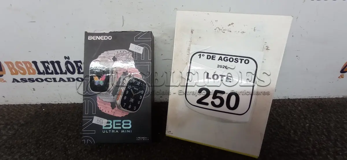 LOTE 250 - 01 SMART WATCH MODELO BE8 ULTRA MINI MARCA BENEDO. (NO ESTADO) ATENÇÃO! FAZER A VISITAÇÃO ANTES DE ARREMATAR, NÃO SABEMOS SE FUNCIONA, LEILÃO NÃO TEM GARANTIA E NEM DEVOLUÇÃO, SUJEITO A POSSÍVEIS AVARIAS VISÍVEIS/OCULTAS E/OU AUSÊNCIA DE COMPONENTES.