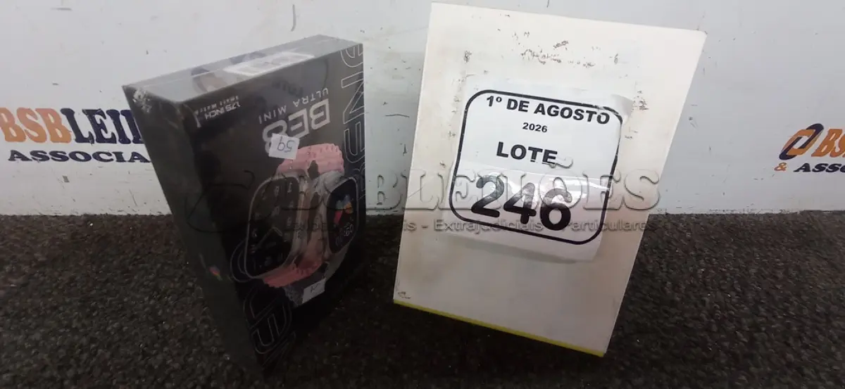 LOTE 246 - 01 SMART WATCH MODELO BE8 ULTRA MINI MARCA BENEDO. (NO ESTADO) ATENÇÃO! FAZER A VISITAÇÃO ANTES DE ARREMATAR, NÃO SABEMOS SE FUNCIONA, LEILÃO NÃO TEM GARANTIA E NEM DEVOLUÇÃO, SUJEITO A POSSÍVEIS AVARIAS VISÍVEIS/OCULTAS E/OU AUSÊNCIA DE COMPONENTES.