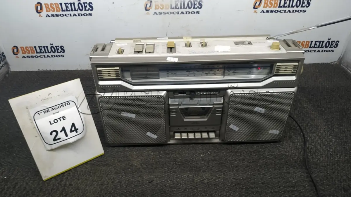 LOTE 214 - 01 RÁDIO CASSETE GRAVADOR MODELO RG800 MARCA POLYVOX. (NO ESTADO) ATENÇÃO! FAZER A VISITAÇÃO ANTES DE ARREMATAR, NÃO SABEMOS SE FUNCIONA, LEILÃO NÃO TEM GARANTIA E NEM DEVOLUÇÃO, SUJEITO A POSSÍVEIS AVARIAS VISÍVEIS/OCULTAS E/OU AUSÊNCIA DE COMPONENTES.