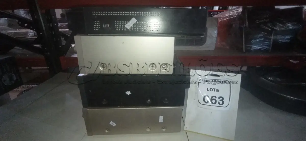 LOTE 063 - 01 BLU-RAY MARCA SHARP, 01 CASSETE DECK, 01 RECEIVER E 01 SINTONIZADOR FM/AM MARCA GRADIENTE. (NO ESTADO) ATENÇÃO! FAZER A VISITAÇÃO ANTES DE ARREMATAR, NÃO SABEMOS SE FUNCIONA, LEILÃO NÃO TEM GARANTIA E NEM DEVOLUÇÃO, SUJEITO A POSSÍVEIS AVARIAS VISÍVEIS/OCULTAS E/OU AUSÊNCIA DE COMPONENTES.