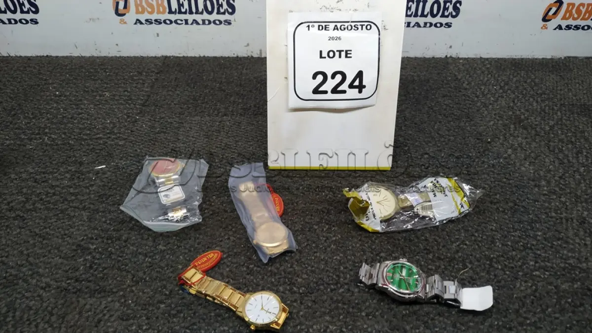 LOTE 224 - 05 RELÓGIOS DE PULSO DE MODELOS DIVERSOS. (NO ESTADO) ATENÇÃO! FAZER A VISITAÇÃO ANTES DE ARREMATAR, NÃO SABEMOS SE FUNCIONA, LEILÃO NÃO TEM GARANTIA E NEM DEVOLUÇÃO, SUJEITO A POSSÍVEIS AVARIAS VISÍVEIS/OCULTAS E/OU AUSÊNCIA DE COMPONENTES.