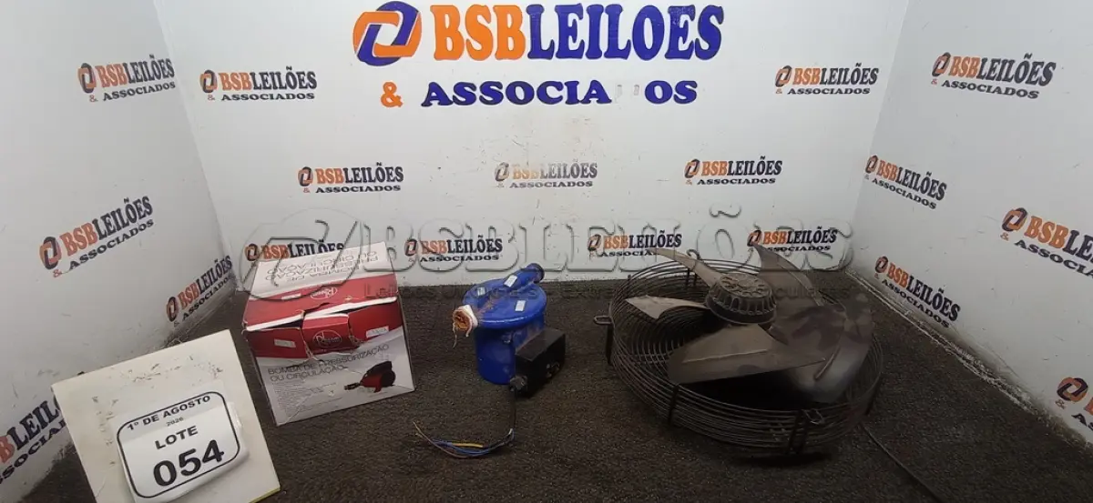 LOTE 054 - 01 MOTOR VENTILADOR AXIAL E 01 BOMBA DE PRESSURIZAÇÃO. (NO ESTADO) ATENÇÃO! FAZER A VISITAÇÃO ANTES DE ARREMATAR, NÃO SABEMOS SE FUNCIONA, LEILÃO NÃO TEM GARANTIA E NEM DEVOLUÇÃO, SUJEITO A POSSÍVEIS AVARIAS VISÍVEIS/OCULTAS E/OU AUSÊNCIA DE COMPONENTES.