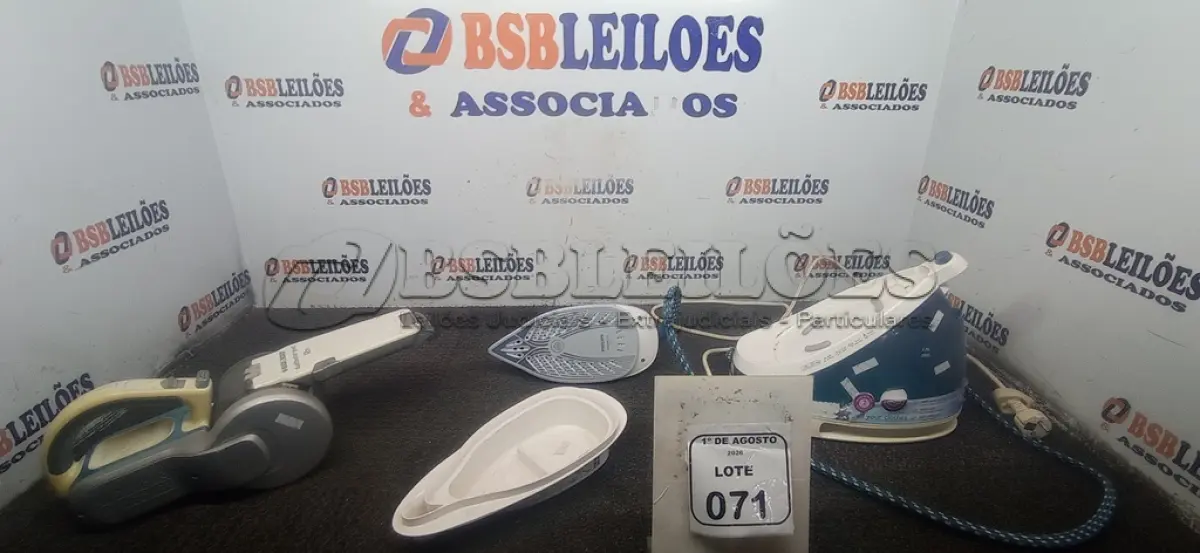 LOTE 071 - 01 FERRO DE PASSAR A VAPOR MODELO PERFECTCARE VIVA E 01 ASPIRADOR DE PÓ PORTÁTIL. (NO ESTADO) ATENÇÃO! FAZER A VISITAÇÃO ANTES DE ARREMATAR, NÃO SABEMOS SE FUNCIONA, LEILÃO NÃO TEM GARANTIA E NEM DEVOLUÇÃO, SUJEITO A POSSÍVEIS AVARIAS VISÍVEIS/OCULTAS E/OU AUSÊNCIA DE COMPONENTES.