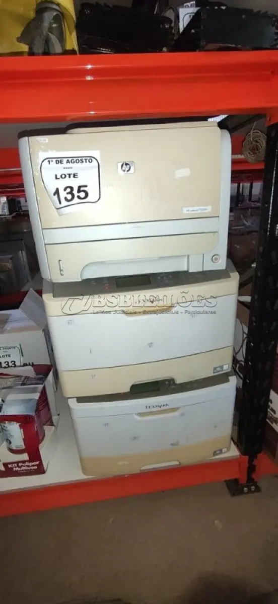 LOTE 135 - 01 IMPRESSORA MARCA HP E 02 IMPRESSORAS MARCA LEXMARK. (NO ESTADO) ATENÇÃO! FAZER A VISITAÇÃO ANTES DE ARREMATAR, NÃO SABEMOS SE FUNCIONA, LEILÃO NÃO TEM GARANTIA E NEM DEVOLUÇÃO, SUJEITO A POSSÍVEIS AVARIAS VISÍVEIS/OCULTAS E/OU AUSÊNCIA DE COMPONENTES.