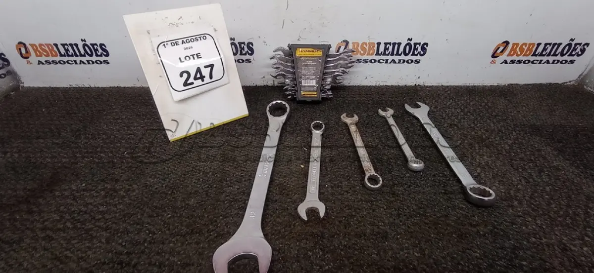 LOTE 247 - 01 JOGO DE CHAVE FIXAS DE AÇO CARBONO 8 PEÇAS 6X7 A 20X22MM MARCA HAMMER E  05 CHAVES COMBINADAS N* 32,23,17,16,15. (NO ESTADO) ATENÇÃO! FAZER A VISITAÇÃO ANTES DE ARREMATAR, NÃO SABEMOS SE FUNCIONA, LEILÃO NÃO TEM GARANTIA E NEM DEVOLUÇÃO, SUJEITO A POSSÍVEIS AVARIAS VISÍVEIS/OCULTAS E/OU AUSÊNCIA DE COMPONENTES.