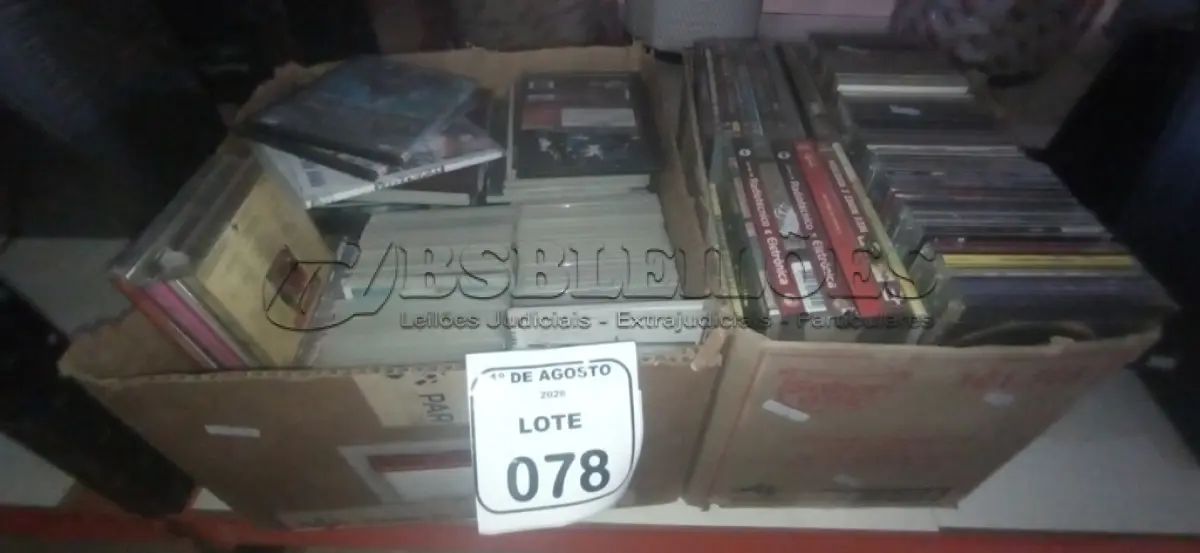 LOTE 078 - 01 LOTE COM GRANDE QUANTIDADE DE CDS, DVDS E JOGOS DE PC. (NO ESTADO) ATENÇÃO! FAZER A VISITAÇÃO ANTES DE ARREMATAR, NÃO SABEMOS SE FUNCIONA, LEILÃO NÃO TEM GARANTIA E NEM DEVOLUÇÃO, SUJEITO A POSSÍVEIS AVARIAS VISÍVEIS/OCULTAS E/OU AUSÊNCIA DE COMPONENTES.