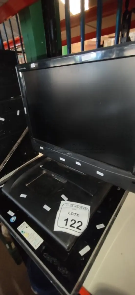 LOTE 122 - 03 TVS DE TAMANHOS E MARCAS DIVERSAS PARA RETIRADA DE PEÇAS. (NO ESTADO) ATENÇÃO! FAZER A VISITAÇÃO ANTES DE ARREMATAR, NÃO SABEMOS SE FUNCIONA, LEILÃO NÃO TEM GARANTIA E NEM DEVOLUÇÃO, SUJEITO A POSSÍVEIS AVARIAS VISÍVEIS/OCULTAS E/OU AUSÊNCIA DE COMPONENTES.