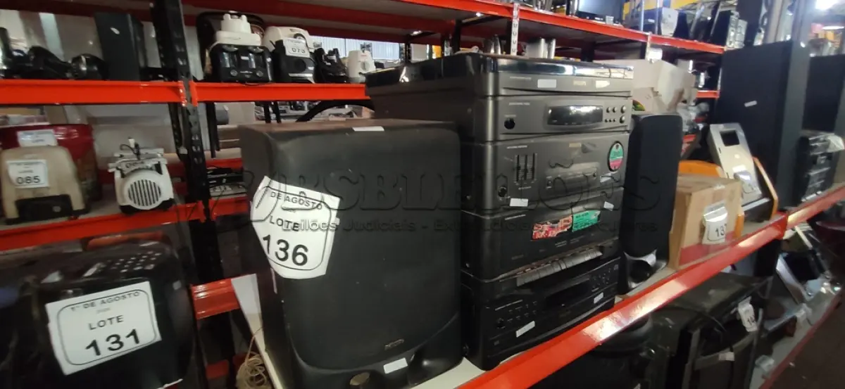 LOTE 136 - 01 TOCA DISCO MODELO CDC 265 MARCA PHILIPS E 01 APARELHO DE SOM MODELO AS 425 COM 02 CAIXAS MARCA PHILIPS. (NO ESTADO) ATENÇÃO! FAZER A VISITAÇÃO ANTES DE ARREMATAR, NÃO SABEMOS SE FUNCIONA, LEILÃO NÃO TEM GARANTIA E NEM DEVOLUÇÃO, SUJEITO A POSSÍVEIS AVARIAS VISÍVEIS/OCULTAS E/OU AUSÊNCIA DE COMPONENTES.