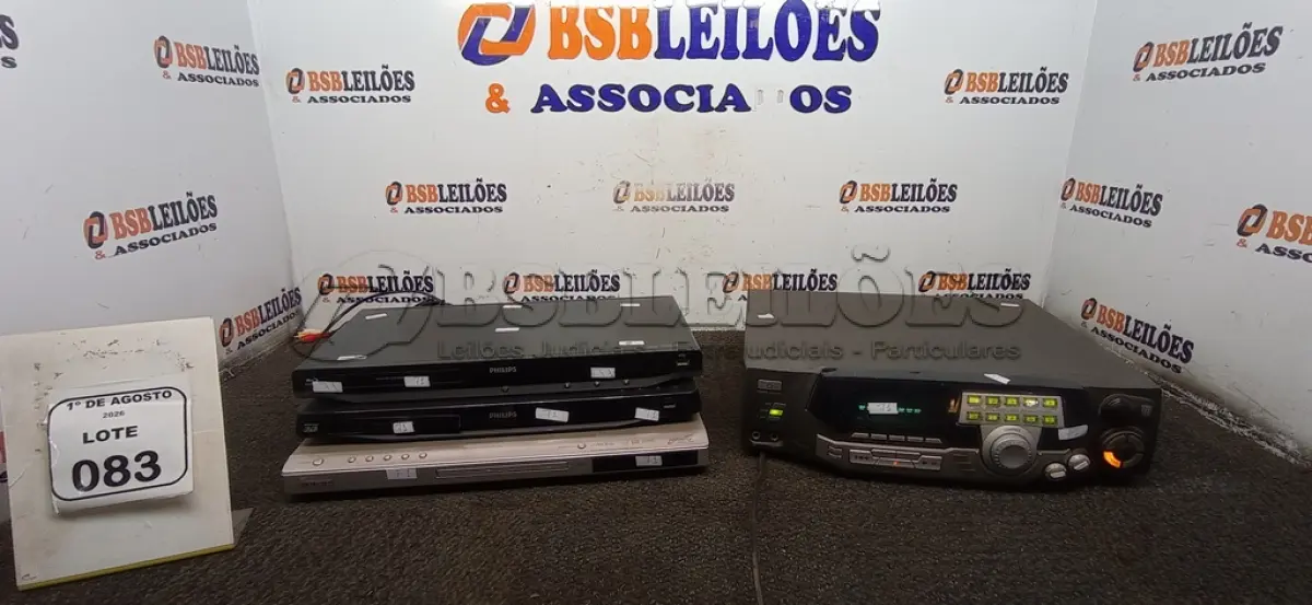 LOTE 083 - 01 MUSIC PLAYER E 03 APARELHOS DE DVD DE MARCAS E MODELOS DIVERSOS. (NO ESTADO) ATENÇÃO! FAZER A VISITAÇÃO ANTES DE ARREMATAR, NÃO SABEMOS SE FUNCIONA, LEILÃO NÃO TEM GARANTIA E NEM DEVOLUÇÃO, SUJEITO A POSSÍVEIS AVARIAS VISÍVEIS/OCULTAS E/OU AUSÊNCIA DE COMPONENTES.