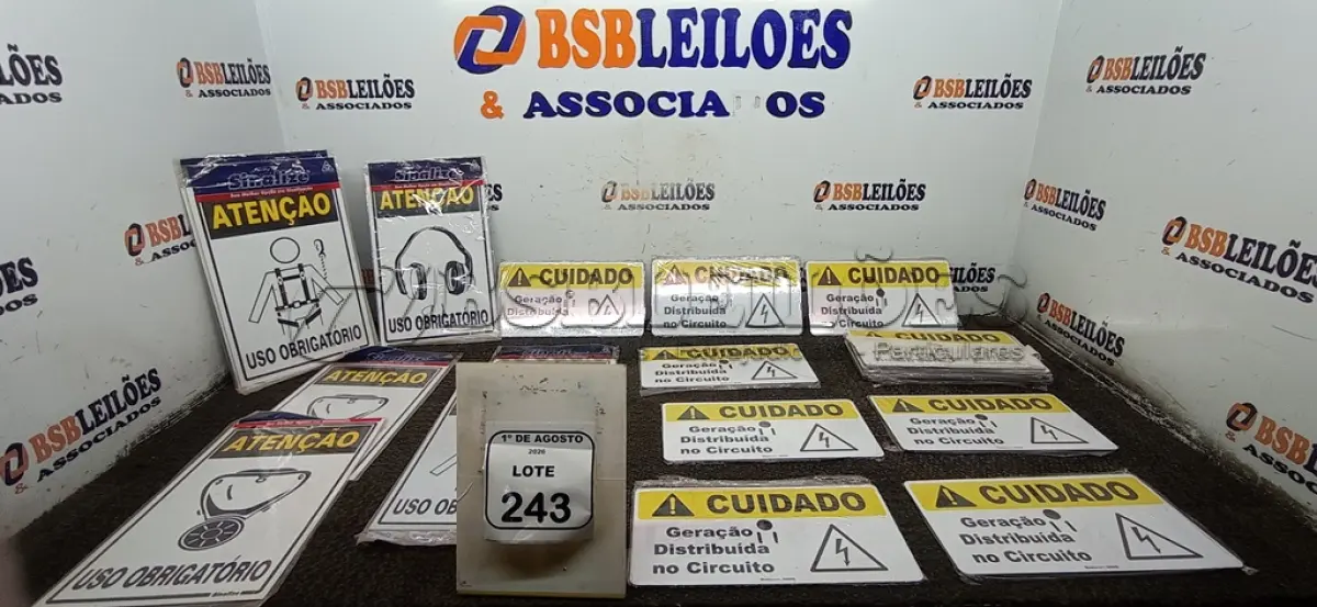 LOTE 243 - 01 LOTE COM PLACAS SINALIZADORAS. (NO ESTADO) ATENÇÃO! FAZER A VISITAÇÃO ANTES DE ARREMATAR, NÃO SABEMOS SE FUNCIONA, LEILÃO NÃO TEM GARANTIA E NEM DEVOLUÇÃO, SUJEITO A POSSÍVEIS AVARIAS VISÍVEIS/OCULTAS E/OU AUSÊNCIA DE COMPONENTES.