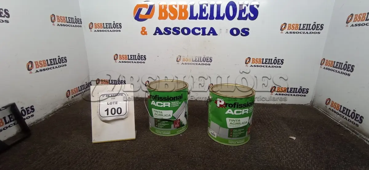 LOTE 100 - 02 LATAS DE TINTA ACRÍLICA DE 3,6L NA COR LUAR DO SERTÃO FOSCO MARCA PROFISSIONAL ACR. (NO ESTADO) ATENÇÃO! FAZER A VISITAÇÃO ANTES DE ARREMATAR, NÃO SABEMOS SE FUNCIONA, LEILÃO NÃO TEM GARANTIA E NEM DEVOLUÇÃO, SUJEITO A POSSÍVEIS AVARIAS VISÍVEIS/OCULTAS E/OU AUSÊNCIA DE COMPONENTES.