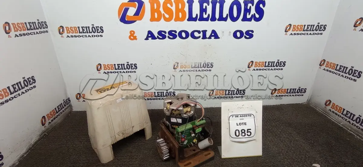 LOTE 085 - 01 MOTOR DE PORTÃO ELÉTRICO MODELO DZ4 MARCA ROSSI. (NO ESTADO) ATENÇÃO! FAZER A VISITAÇÃO ANTES DE ARREMATAR, NÃO SABEMOS SE FUNCIONA, LEILÃO NÃO TEM GARANTIA E NEM DEVOLUÇÃO, SUJEITO A POSSÍVEIS AVARIAS VISÍVEIS/OCULTAS E/OU AUSÊNCIA DE COMPONENTES.