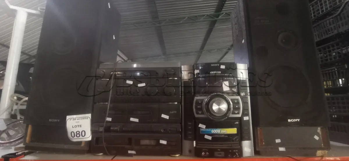 LOTE 080 - 01 MINI SYSTEM MARCA GENEZI E 01 APARELHO DE SOM 3 EM 1 MODELO SS-7700 MARCA CCE E 01 CAIXA DE SOM MODELO SS-B1212 MARCA SONY. (NO ESTADO) ATENÇÃO! FAZER A VISITAÇÃO ANTES DE ARREMATAR, NÃO SABEMOS SE FUNCIONA, LEILÃO NÃO TEM GARANTIA E NEM DEVOLUÇÃO, SUJEITO A POSSÍVEIS AVARIAS VISÍVEIS/OCULTAS E/OU AUSÊNCIA DE COMPONENTES.