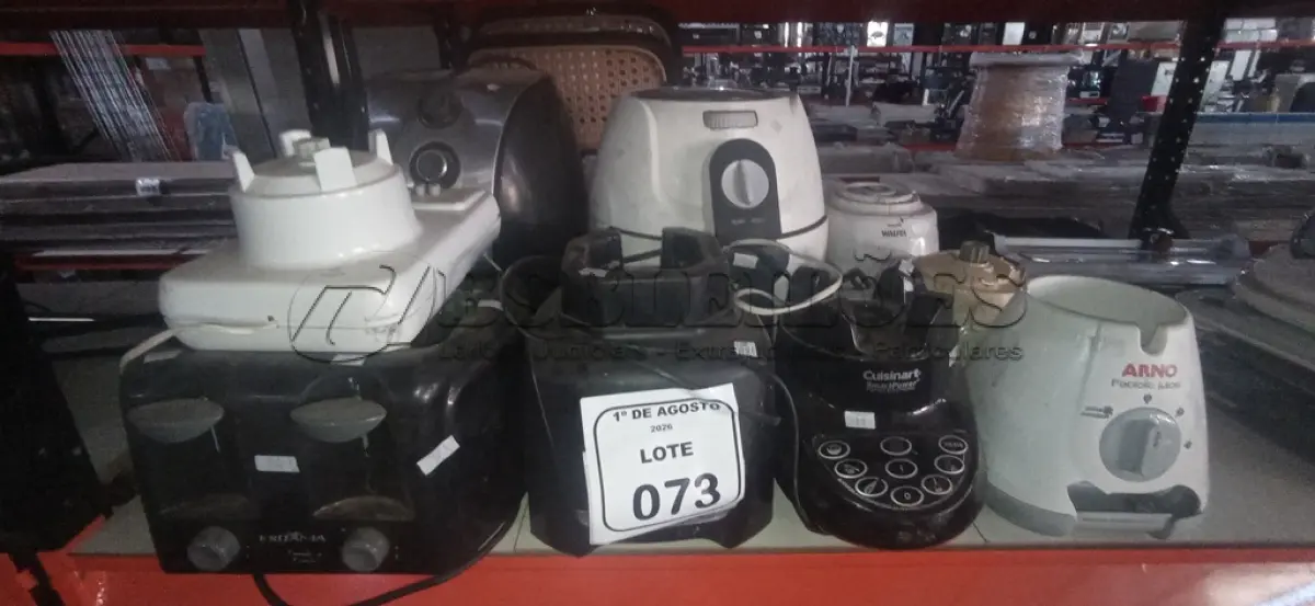LOTE 073 - 02 AIR FRYERS, 01 TORRADEIRA DUPLA E 06 MOTORES DE LIQUIDIFICADORES DEMARCAS E MODELOS DIVERSOS. (NO ESTADO) ATENÇÃO! FAZER A VISITAÇÃO ANTES DE ARREMATAR, NÃO SABEMOS SE FUNCIONA, LEILÃO NÃO TEM GARANTIA E NEM DEVOLUÇÃO, SUJEITO A POSSÍVEIS AVARIAS VISÍVEIS/OCULTAS E/OU AUSÊNCIA DE COMPONENTES.