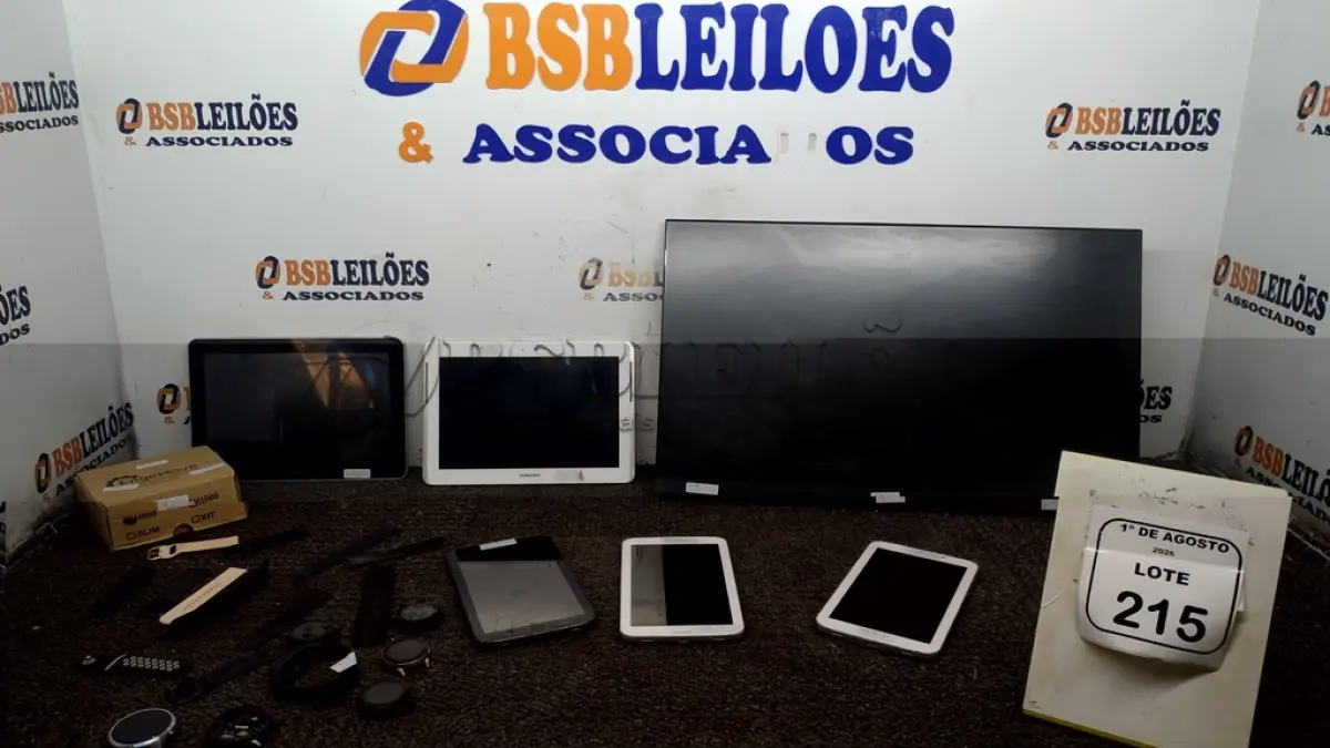 LOTE 215 - 01 MONITOR MARCA SAMSUNG, 05 TABLETS E 07 RELÓGIOS SMARTWACH DE MARCAS E MODELOS DIVERSOS PARA RETIRADA DE PEÇAS. (NO ESTADO) ATENÇÃO! FAZER A VISITAÇÃO ANTES DE ARREMATAR, NÃO SABEMOS SE FUNCIONA, LEILÃO NÃO TEM GARANTIA E NEM DEVOLUÇÃO, SUJEITO A POSSÍVEIS AVARIAS VISÍVEIS/OCULTAS E/OU AUSÊNCIA DE COMPONENTES.