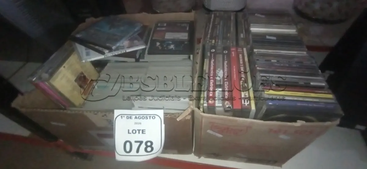 LOTE 078 - 01 LOTE COM GRANDE QUANTIDADE DE CDS, DVDS E JOGOS DE PC. (NO ESTADO) ATENÇÃO! FAZER A VISITAÇÃO ANTES DE ARREMATAR, NÃO SABEMOS SE FUNCIONA, LEILÃO NÃO TEM GARANTIA E NEM DEVOLUÇÃO, SUJEITO A POSSÍVEIS AVARIAS VISÍVEIS/OCULTAS E/OU AUSÊNCIA DE COMPONENTES.