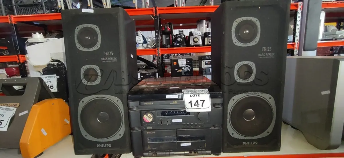 LOTE 147 - 01 APARELHO DE SOM MODELO AS 125 COM 02 CAIXAS DE SOM MARCA PHILIPS. (NO ESTADO) ATENÇÃO! FAZER A VISITAÇÃO ANTES DE ARREMATAR, NÃO SABEMOS SE FUNCIONA, LEILÃO NÃO TEM GARANTIA E NEM DEVOLUÇÃO, SUJEITO A POSSÍVEIS AVARIAS VISÍVEIS/OCULTAS E/OU AUSÊNCIA DE COMPONENTES.