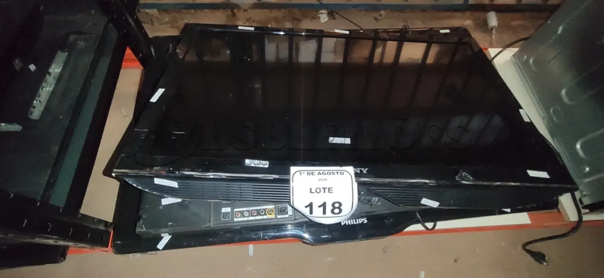LOTE 118 - 03 TVS DE TAMANHOS E MARCAS DIVERSAS PARA RETIRADA DE PEÇAS. (NO ESTADO) ATENÇÃO! FAZER A VISITAÇÃO ANTES DE ARREMATAR, NÃO SABEMOS SE FUNCIONA, LEILÃO NÃO TEM GARANTIA E NEM DEVOLUÇÃO, SUJEITO A POSSÍVEIS AVARIAS VISÍVEIS/OCULTAS E/OU AUSÊNCIA DE COMPONENTES.