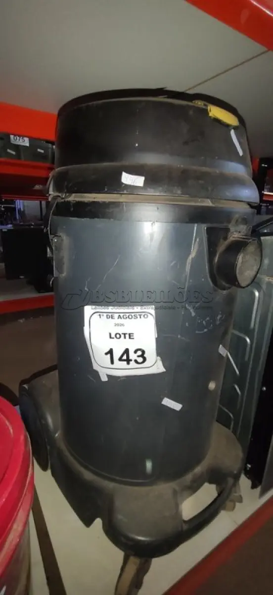 LOTE 143 - 01 ASPIRADOR INDUSTRIAL MODELO NT 48/1 MARCA KARCHER INCOMPLETO. (NO ESTADO) ATENÇÃO! FAZER A VISITAÇÃO ANTES DE ARREMATAR, NÃO SABEMOS SE FUNCIONA, LEILÃO NÃO TEM GARANTIA E NEM DEVOLUÇÃO, SUJEITO A POSSÍVEIS AVARIAS VISÍVEIS/OCULTAS E/OU AUSÊNCIA DE COMPONENTES.