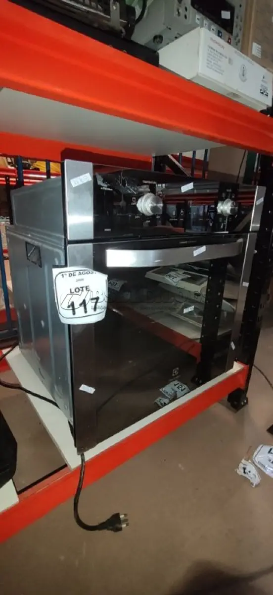 LOTE 117 - 01 FORNO DE EMBUTIR MARCA ELECTROLUX. (NO ESTADO) ATENÇÃO! FAZER A VISITAÇÃO ANTES DE ARREMATAR, NÃO SABEMOS SE FUNCIONA, LEILÃO NÃO TEM GARANTIA E NEM DEVOLUÇÃO, SUJEITO A POSSÍVEIS AVARIAS VISÍVEIS/OCULTAS E/OU AUSÊNCIA DE COMPONENTES.