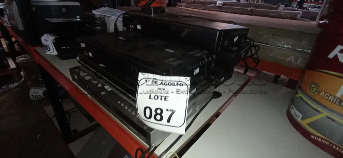LOTE 087 - 07 APARELHOS DE DVD DE MARCAS E MODELOS DIVERSOS. (NO ESTADO) ATENÇÃO! FAZER A VISITAÇÃO ANTES DE ARREMATAR, NÃO SABEMOS SE FUNCIONA, LEILÃO NÃO TEM GARANTIA E NEM DEVOLUÇÃO, SUJEITO A POSSÍVEIS AVARIAS VISÍVEIS/OCULTAS E/OU AUSÊNCIA DE COMPONENTES.