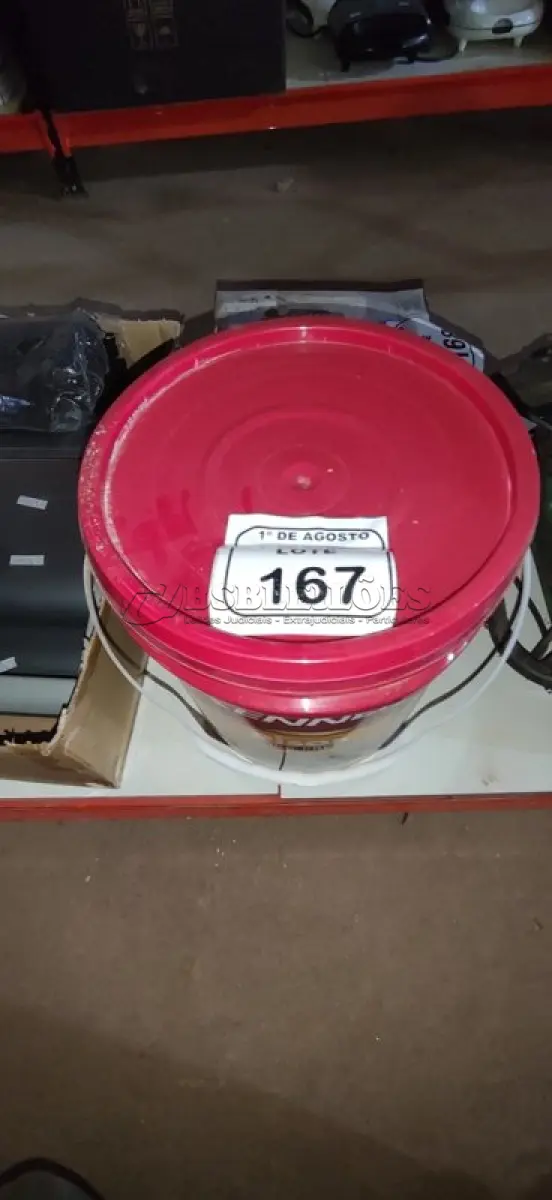 LOTE 167 - 01 BALDE DE TINTA DE PISOS ACRÍLICO PREMIUM 18LNA COR VERMELHO SEGURANÇA FOSCO MARCA RENNER.  (NO ESTADO) ATENÇÃO! FAZER A VISITAÇÃO ANTES DE ARREMATAR, NÃO SABEMOS SE FUNCIONA, LEILÃO NÃO TEM GARANTIA E NEM DEVOLUÇÃO, SUJEITO A POSSÍVEIS AVARIAS VISÍVEIS/OCULTAS E/OU AUSÊNCIA DE COMPONENTES.