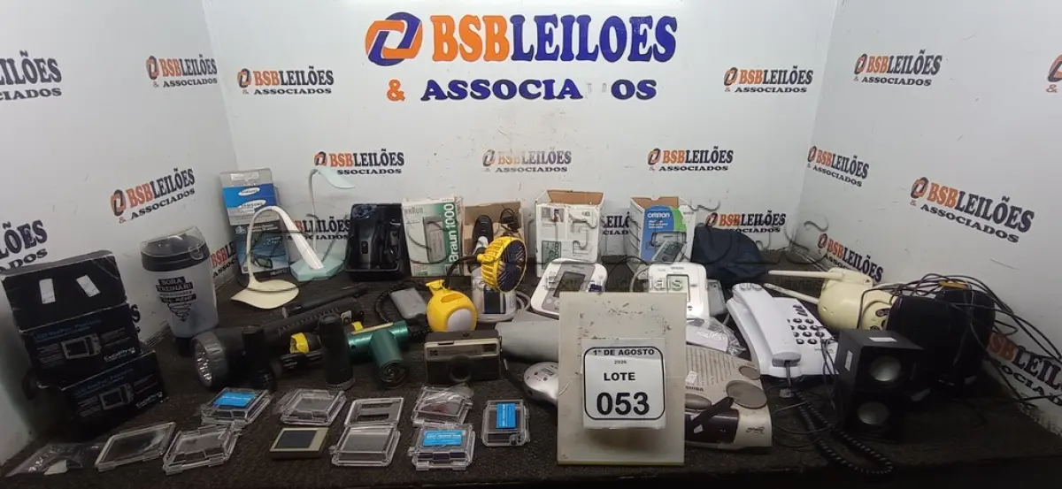 LOTE 053 - 01 LOTE COM ÓCULOS 3D, 01 LCD BACKPAC MARCA GOPRO, MÁQUINAS DE CORTAR CABELO, MEDIDORES DE PRESSÃO E ELETRÔNICOS DIVERSOS. (NO ESTADO) ATENÇÃO! FAZER A VISITAÇÃO ANTES DE ARREMATAR, NÃO SABEMOS SE FUNCIONA, LEILÃO NÃO TEM GARANTIA E NEM DEVOLUÇÃO, SUJEITO A POSSÍVEIS AVARIAS VISÍVEIS/OCULTAS E/OU AUSÊNCIA DE COMPONENTES.