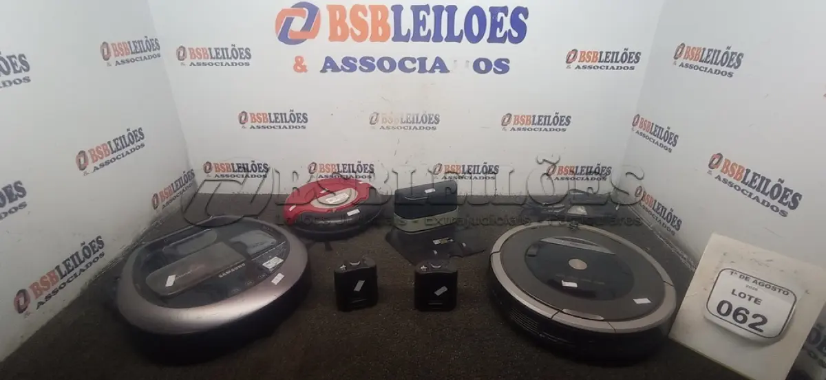 LOTE 062 - 03 ASPIRADORES ROBÔ DE MARCAS E MODELOS DIVERSOS. (NO ESTADO) ATENÇÃO! FAZER A VISITAÇÃO ANTES DE ARREMATAR, NÃO SABEMOS SE FUNCIONA, LEILÃO NÃO TEM GARANTIA E NEM DEVOLUÇÃO, SUJEITO A POSSÍVEIS AVARIAS VISÍVEIS/OCULTAS E/OU AUSÊNCIA DE COMPONENTES.