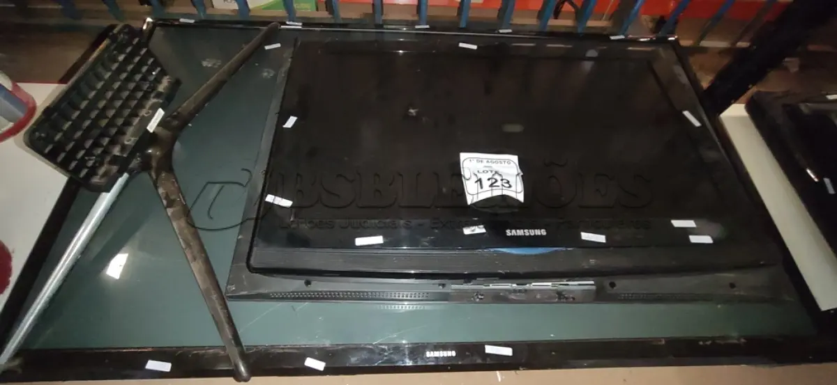 LOTE 123 - 03 TVS DE TAMANHOS E MARCAS DIVERSAS PARA RETIRADA DE PEÇAS. (NO ESTADO) ATENÇÃO! FAZER A VISITAÇÃO ANTES DE ARREMATAR, NÃO SABEMOS SE FUNCIONA, LEILÃO NÃO TEM GARANTIA E NEM DEVOLUÇÃO, SUJEITO A POSSÍVEIS AVARIAS VISÍVEIS/OCULTAS E/OU AUSÊNCIA DE COMPONENTES.