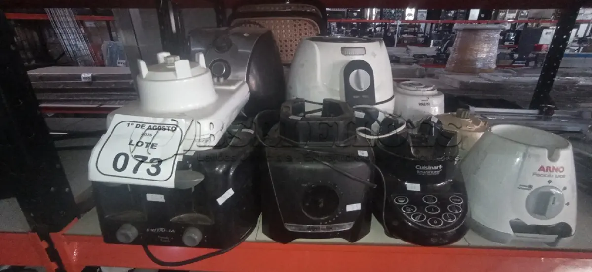 LOTE 073 - 02 AIR FRYERS, 01 TORRADEIRA DUPLA E 06 MOTORES DE LIQUIDIFICADORES DEMARCAS E MODELOS DIVERSOS. (NO ESTADO) ATENÇÃO! FAZER A VISITAÇÃO ANTES DE ARREMATAR, NÃO SABEMOS SE FUNCIONA, LEILÃO NÃO TEM GARANTIA E NEM DEVOLUÇÃO, SUJEITO A POSSÍVEIS AVARIAS VISÍVEIS/OCULTAS E/OU AUSÊNCIA DE COMPONENTES.