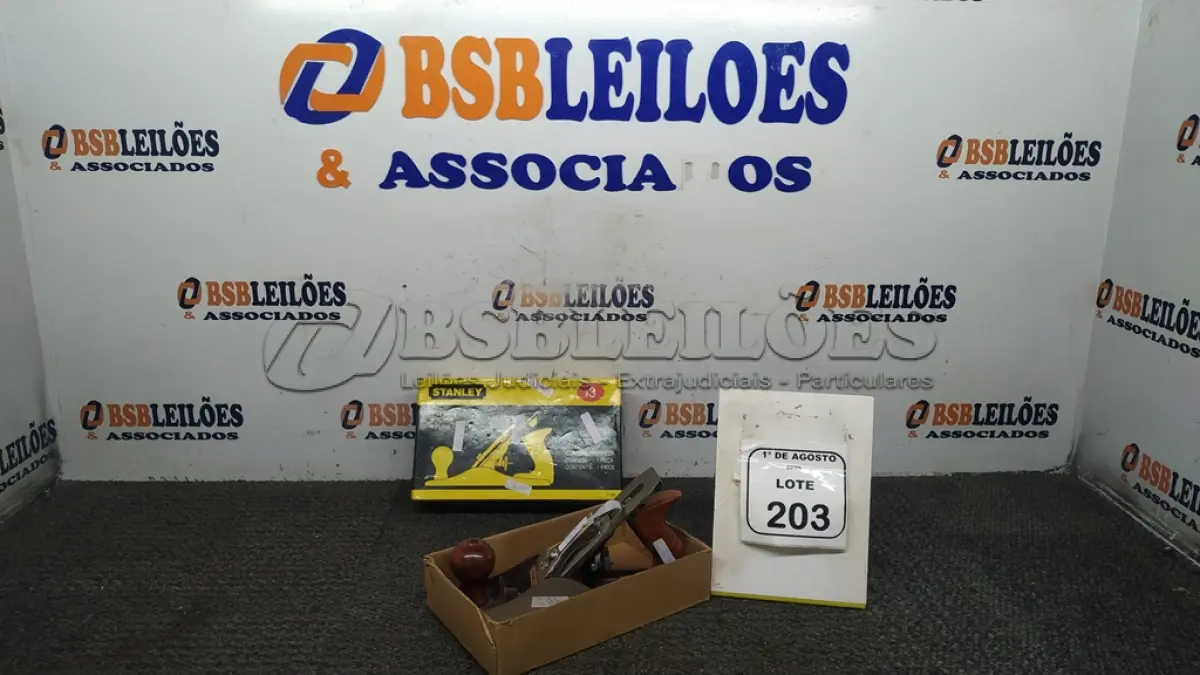 LOTE 203 - 01 PLAINA MANUAL N3 MARCA STANLEY. (NO ESTADO) ATENÇÃO! FAZER A VISITAÇÃO ANTES DE ARREMATAR, NÃO SABEMOS SE FUNCIONA, LEILÃO NÃO TEM GARANTIA E NEM DEVOLUÇÃO, SUJEITO A POSSÍVEIS AVARIAS VISÍVEIS/OCULTAS E/OU AUSÊNCIA DE COMPONENTES.