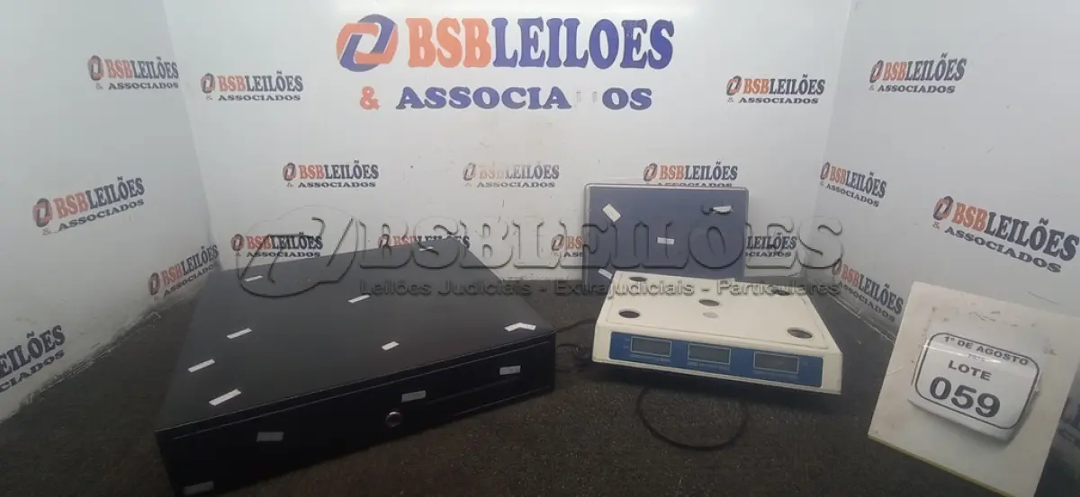 LOTE 059 - 01 GAVETA DE DINHEIRO E 01 BALANÇA. (NO ESTADO) ATENÇÃO! FAZER A VISITAÇÃO ANTES DE ARREMATAR, NÃO SABEMOS SE FUNCIONA, LEILÃO NÃO TEM GARANTIA E NEM DEVOLUÇÃO, SUJEITO A POSSÍVEIS AVARIAS VISÍVEIS/OCULTAS E/OU AUSÊNCIA DE COMPONENTES.