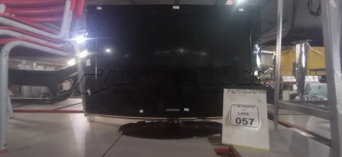 LOTE 057 - 01 TV 32’’ MARCA SAMSUNG. (NO ESTADO) ATENÇÃO! FAZER A VISITAÇÃO ANTES DE ARREMATAR, NÃO SABEMOS SE FUNCIONA, LEILÃO NÃO TEM GARANTIA E NEM DEVOLUÇÃO, SUJEITO A POSSÍVEIS AVARIAS VISÍVEIS/OCULTAS E/OU AUSÊNCIA DE COMPONENTES.