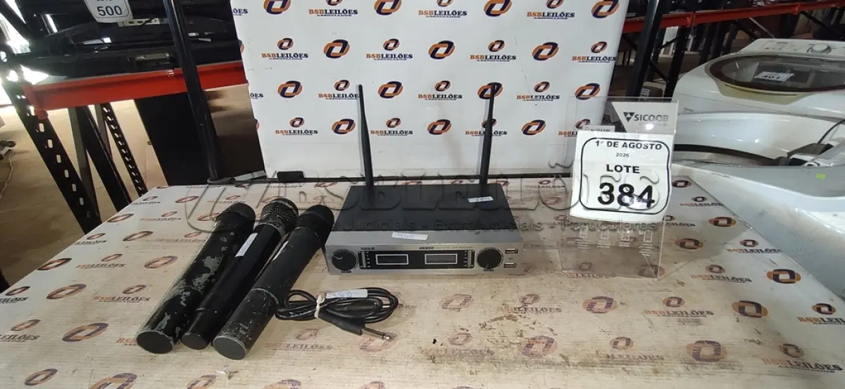 LOTE 384 - 03 MICROFONES E 01 RECEPTOR. (NO ESTADO) ATENÇÃO! FAZER A VISITAÇÃO ANTES DE ARREMATAR, NÃO SABEMOS SE FUNCIONA, LEILÃO NÃO TEM GARANTIA E NEM DEVOLUÇÃO, SUJEITO A POSSÍVEIS AVARIAS VISÍVEIS/OCULTAS E/OU AUSÊNCIA DE COMPONENTES.