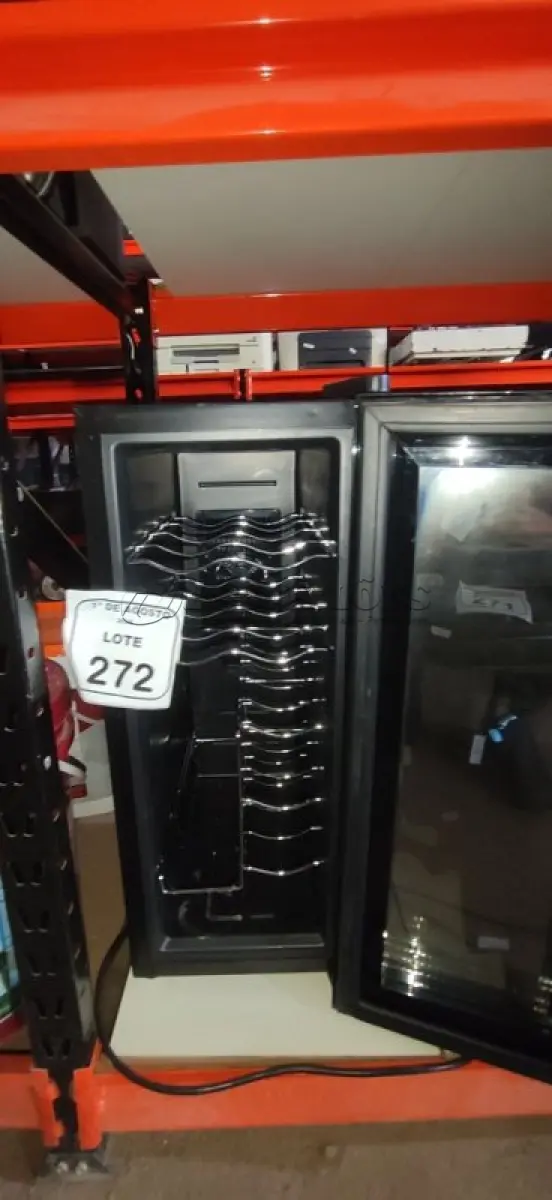 LOTE 272 - 01 ADEGA DE VINHOS MODELO PH12E 220V MARCA PHILCO. (NO ESTADO) ATENÇÃO! FAZER A VISITAÇÃO ANTES DE ARREMATAR, NÃO SABEMOS SE FUNCIONA, LEILÃO NÃO TEM GARANTIA E NEM DEVOLUÇÃO, SUJEITO A POSSÍVEIS AVARIAS VISÍVEIS/OCULTAS E/OU AUSÊNCIA DE COMPONENTES.