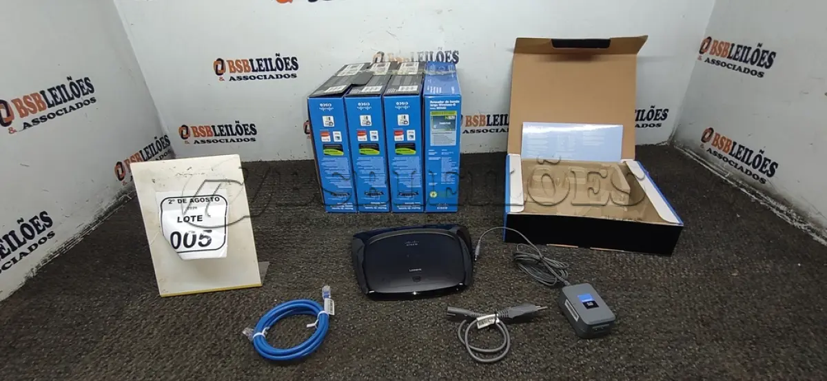 LOTE 005 - 05 ROUTERS DE BANDA LARGA MARCA CISCO. (NO ESTADO) ATENÇÃO! FAZER A VISITAÇÃO ANTES DE ARREMATAR, NÃO SABEMOS SE FUNCIONA, LEILÃO NÃO TEM GARANTIA E NEM DEVOLUÇÃO, SUJEITO A POSSÍVEIS AVARIAS VISÍVEIS/OCULTAS E/OU AUSÊNCIA DE COMPONENTES.