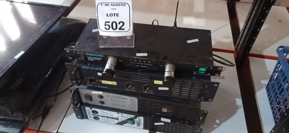 LOTE 502 - 04 AMPLIFICADORES PROFISSIONAIS E 01 MIXER DE ÁUDIO. (NO ESTADO) ATENÇÃO! FAZER A VISITAÇÃO ANTES DE ARREMATAR, NÃO SABEMOS SE FUNCIONA, LEILÃO NÃO TEM GARANTIA E NEM DEVOLUÇÃO, SUJEITO A POSSÍVEIS AVARIAS VISÍVEIS/OCULTAS E/OU AUSÊNCIA DE COMPONENTES.